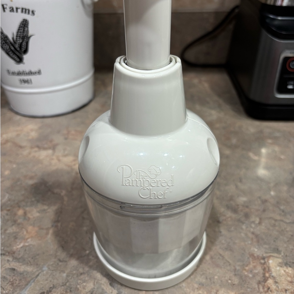 Pampered Chef White Food Chopper
